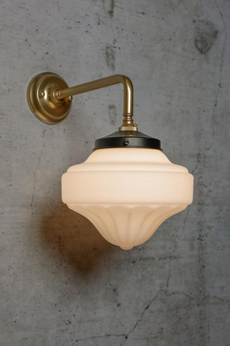 Auberge gooseneck wall light with 90 degree sconce in gold/brass sconce