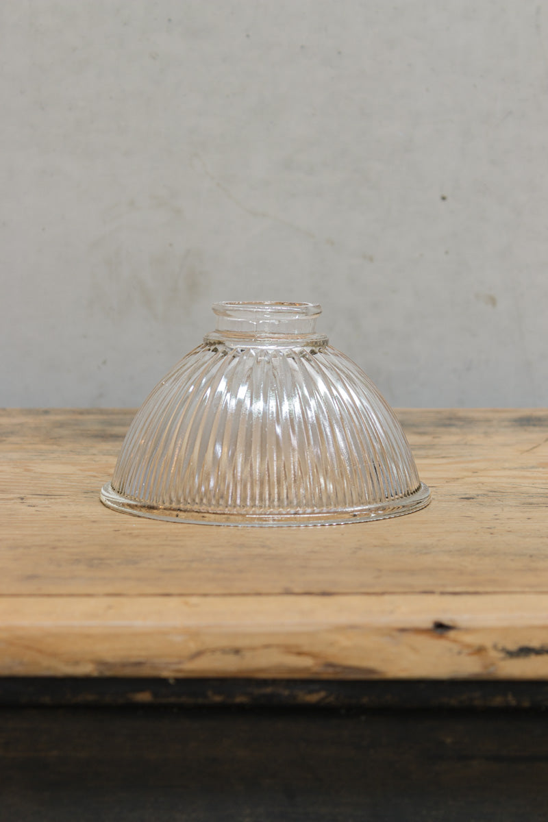 Como shade with plain edge and reeded detailing