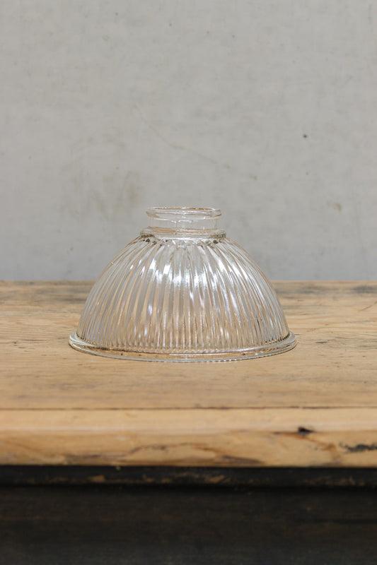 Como shade with plain edge and reeded detailing