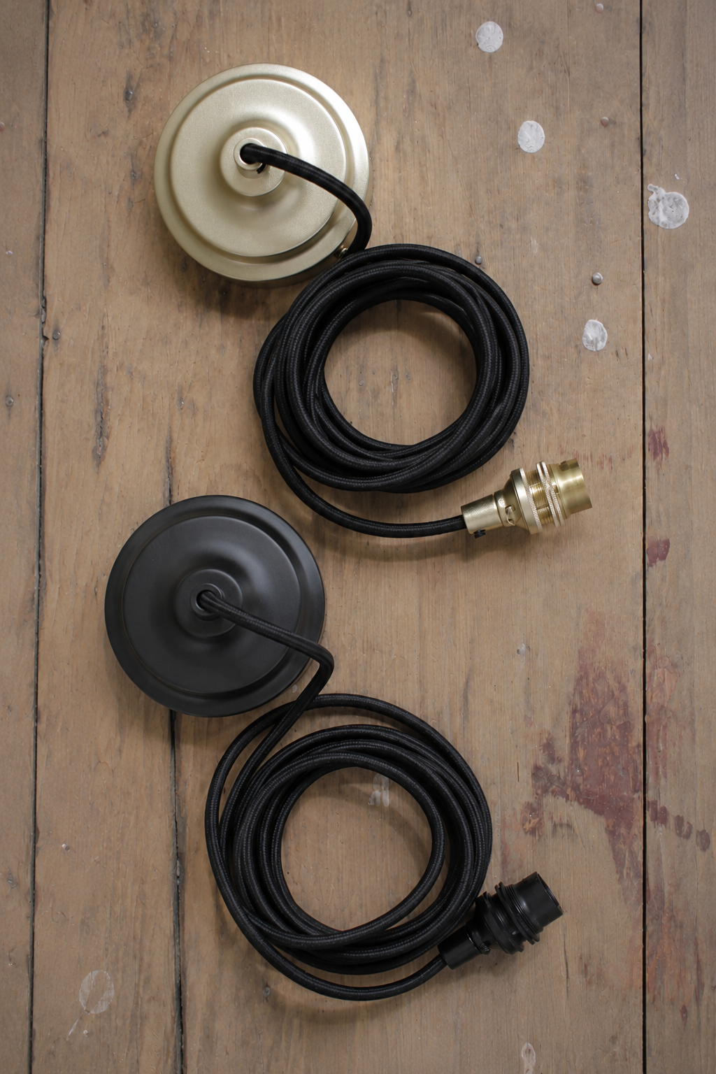 B22 lampholder pendant cords in two finishes. 