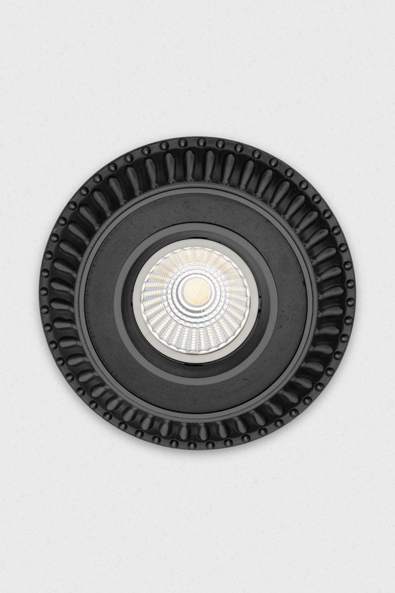 Crafted from cast brass the covers have a fluted detailing along the outer rim