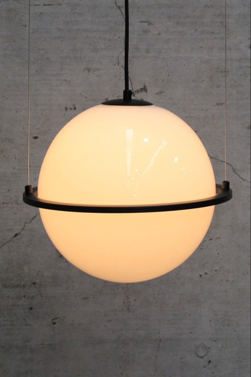 Bonnie-Halo-Pendant-Light with black cord