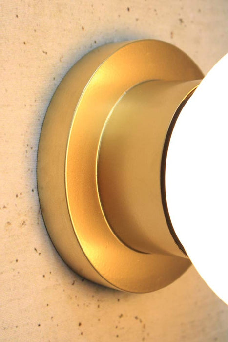 Bunker globe light housing shell is made from high strength die cast aluminium alloy in gold textured paint