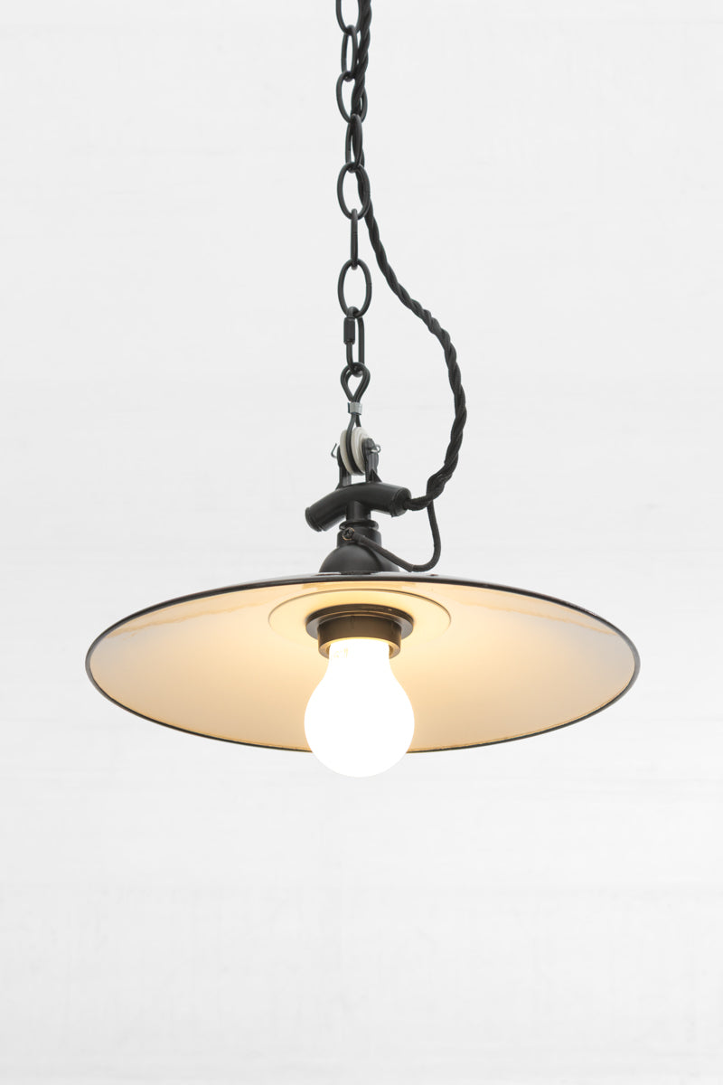 Vintage-style pendant light with metal chain and a vintage-inspired twisted cloth cord