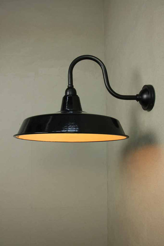 Robust_-quality-steel-shade.-Not-lightweight-aluminium-like-many-modern-day-copies.