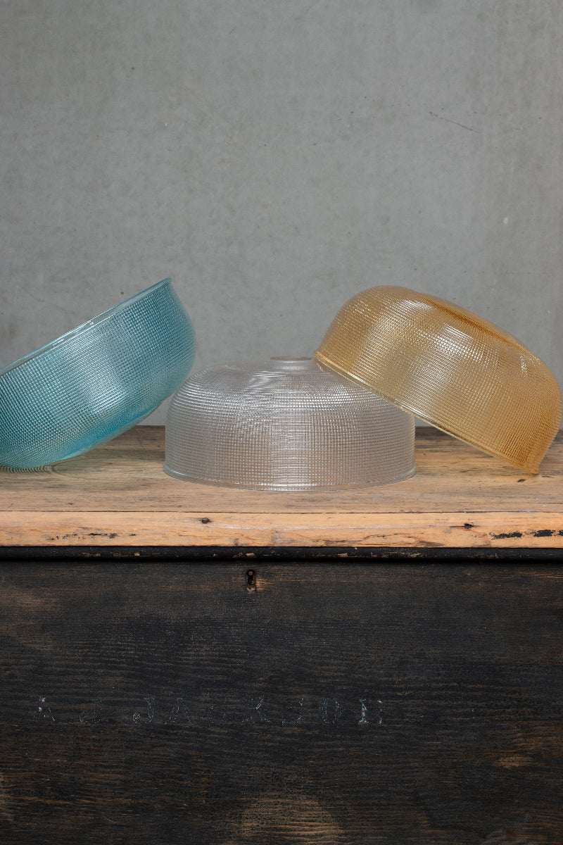 Available in small and large shade sizes, with thre colour options