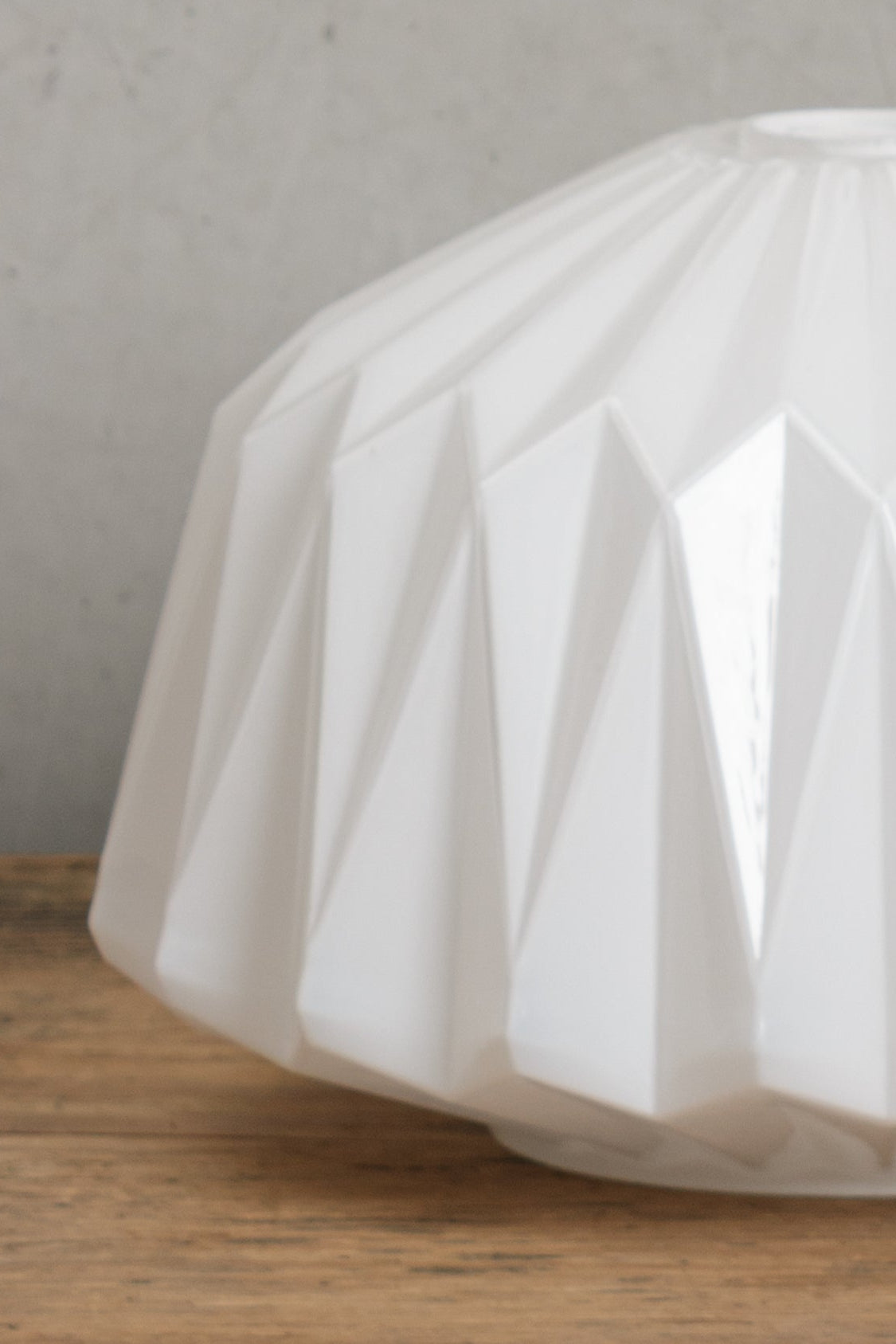 features modern geometric details