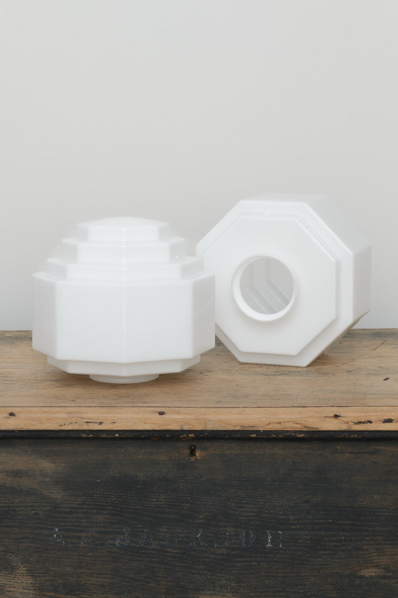 Elegant three-tiered cascading detailing