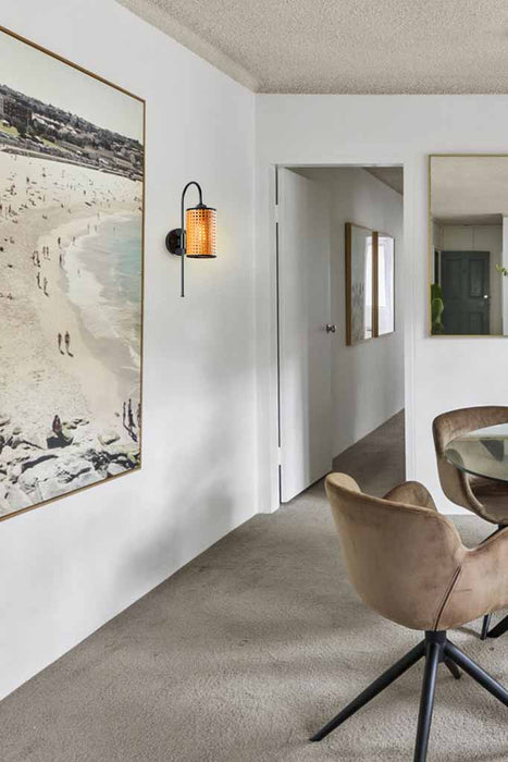 wall light in dinign space