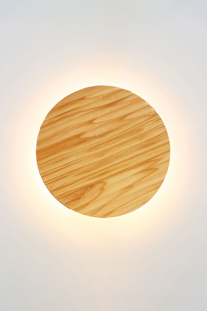 Small scalloped wood back lite wall light. 