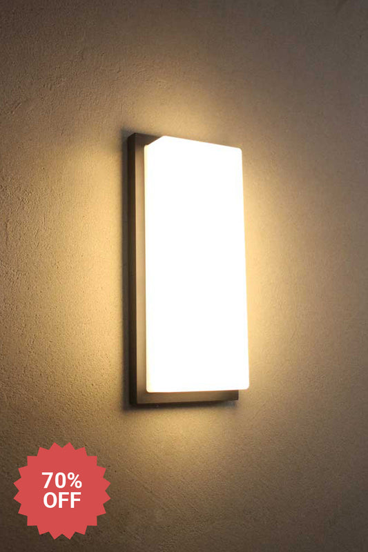 Outdoor wall light in large size