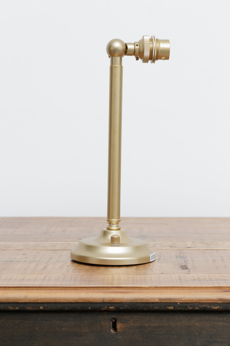 Long B22 wall arm in gold/brass finish