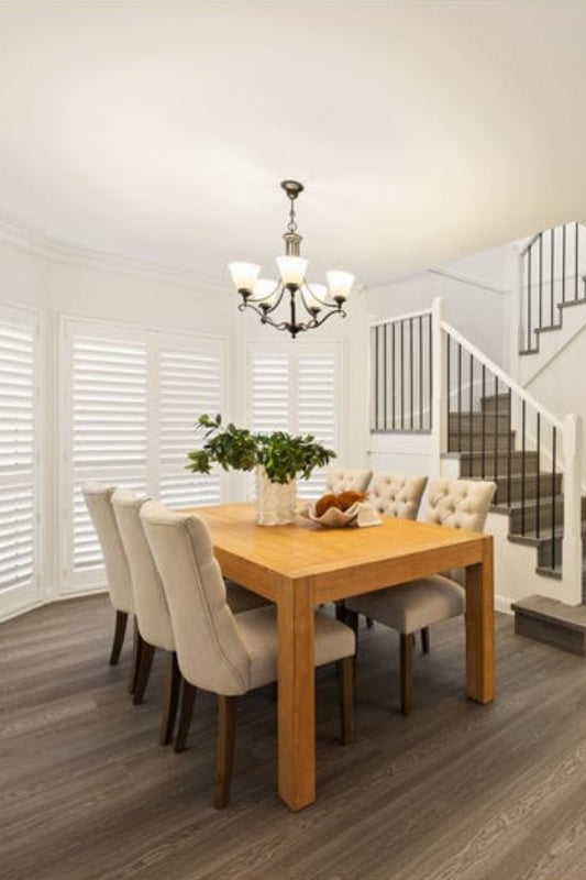 5 light Mandeville Chandelier in a dining room 