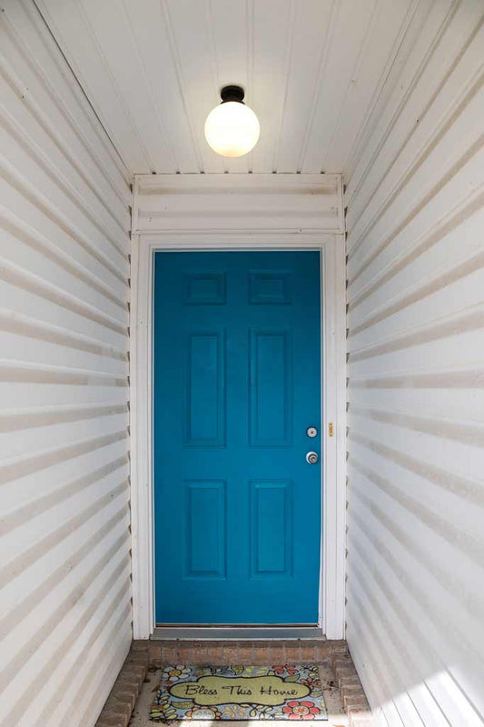outdoor batten light in the front door entrance