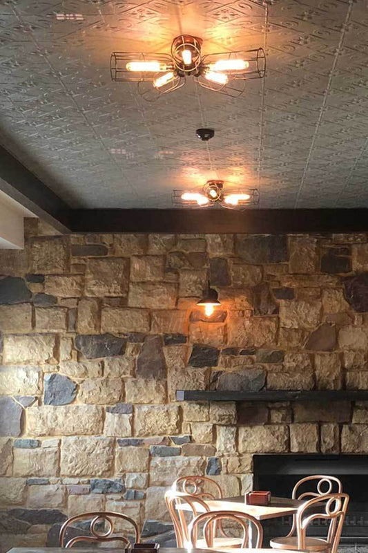 harrigans-irish-pub-with-star-light