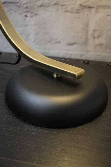 sleek deco table lamp