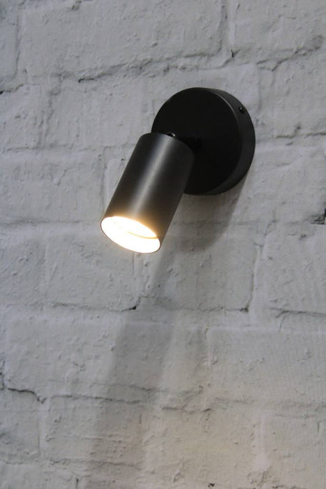 Adjustable single light spotlight