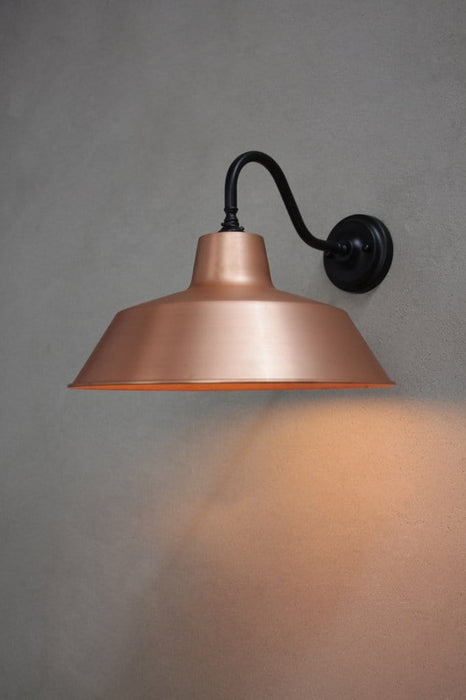 Black steel gooseneck with bright copper shade