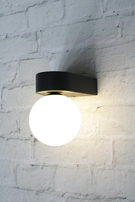 Wall light inverted mounting