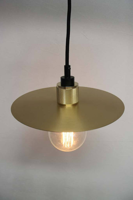 Brass lampholder with bras disc pendant
