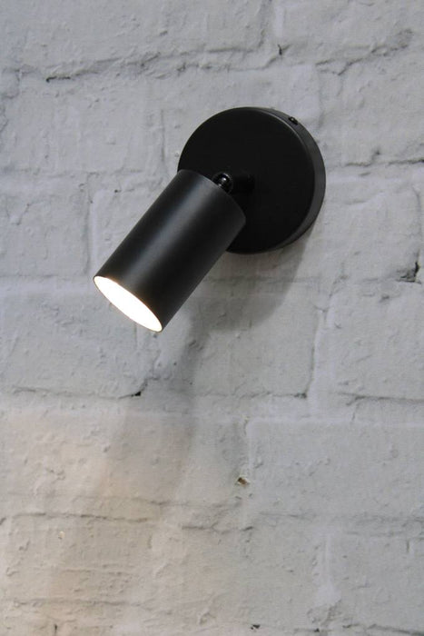 Adjustable single light spotlight