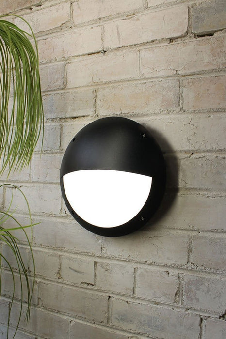 Button lid bunker wall light is an outdoor light