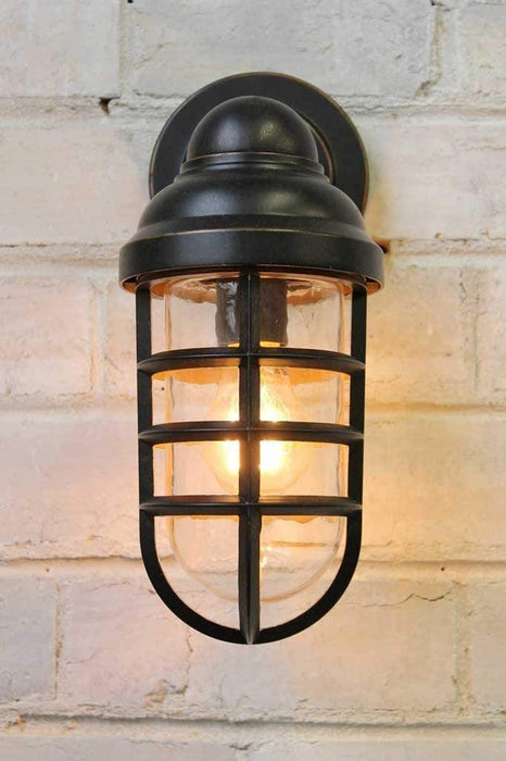 Canal outdoor wall light ideal for outdoor lighting