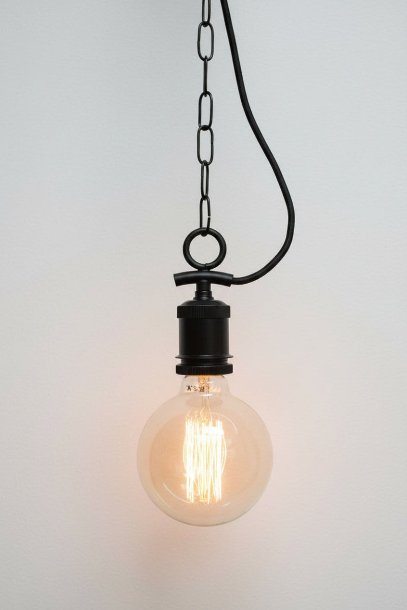 E27 Lampholder with light bulb