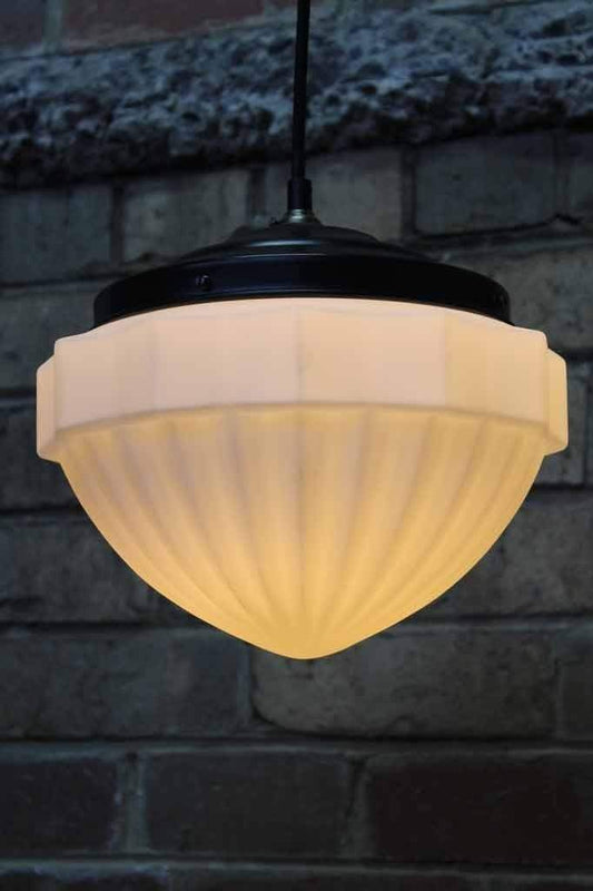 Elegant glass shade of the victorian glass pendant light