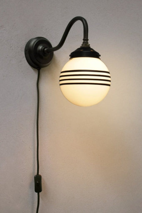 Small four stripe wall light with wall plug