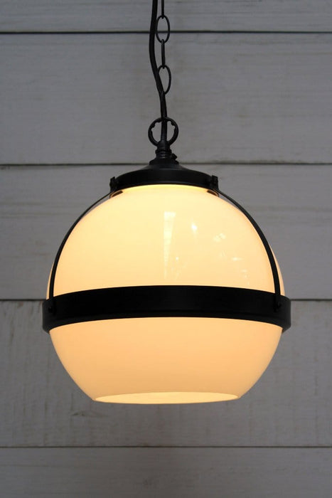 Huxley pendant with black chain and medium open shade