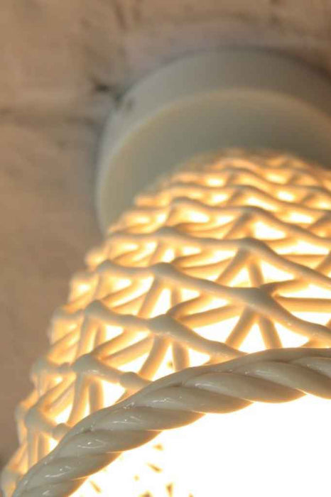 Crisscross detailing on ceramic shade.
