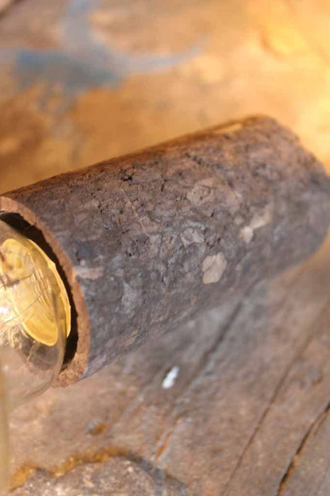 Nud lampholder in soil upcycled cork