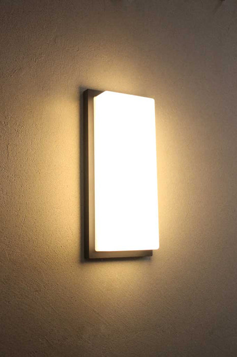 Outdoor wall light in large size