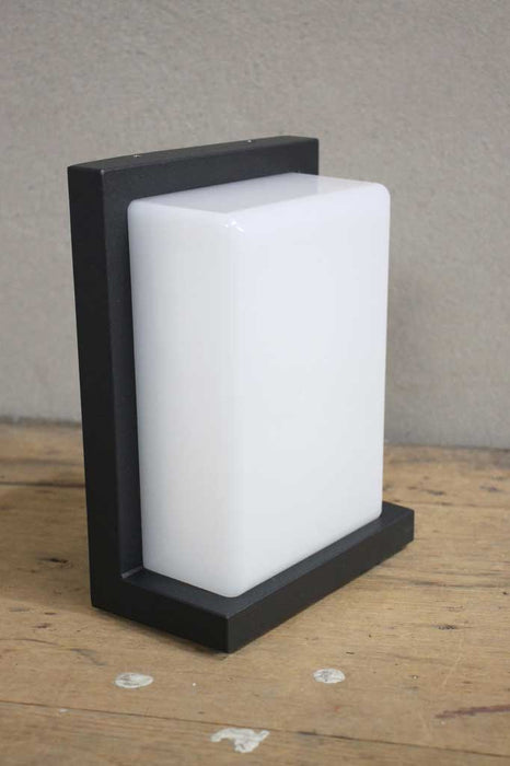 Wall light with polycarbonate lens