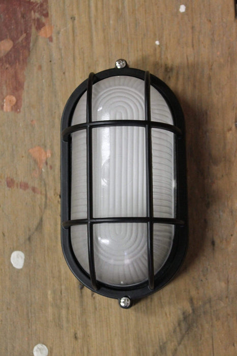 Oval cagaed bunker light in black