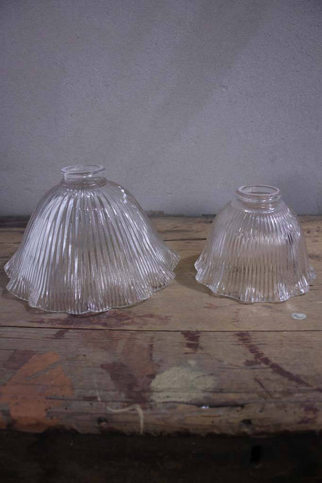 Frill shade in two sizes