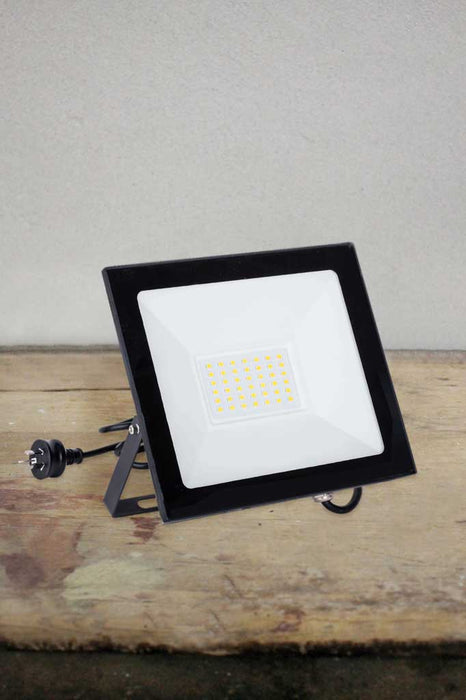 Small sized outdoor flood light