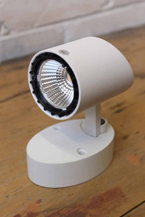 Surface mounted spotlight with 450 lumens output