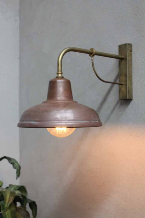 The copper railway outdoor light is ideal for withstanding outdoor weather conditions