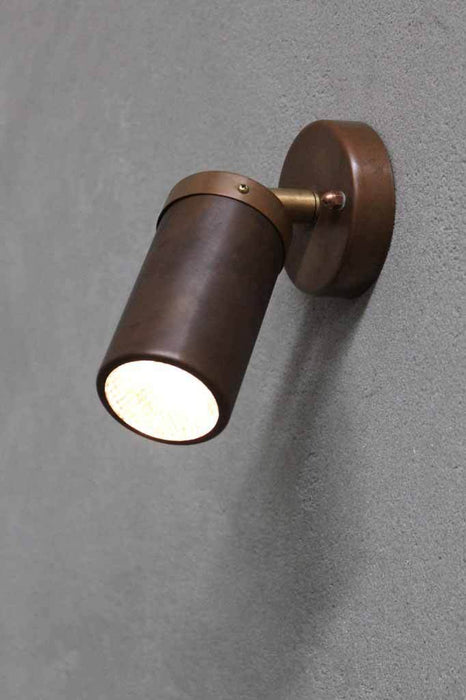 This copper outside led wall light is ideal for cafes resteraunts or residential outdoor areas