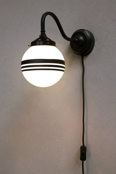 Small three stripe wall light with wall plug