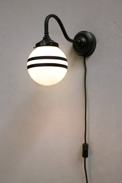 Two stripe wall light with wall plug