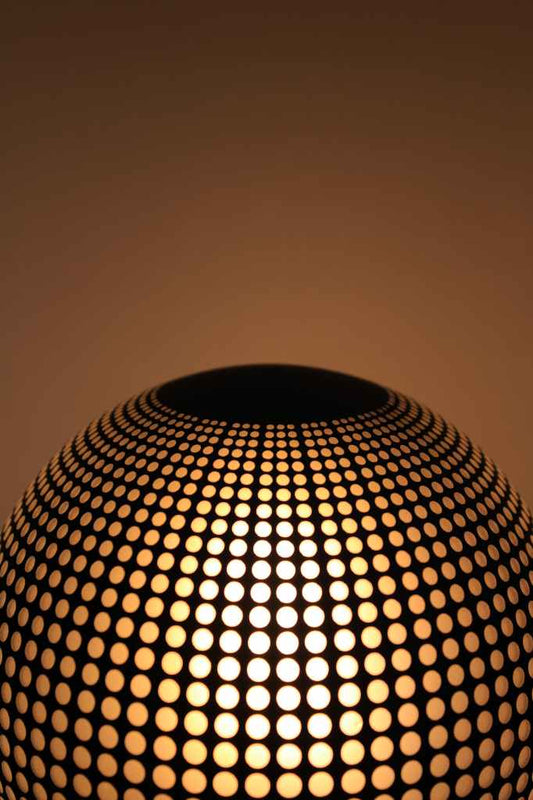 Light bulb with textured dot pattern