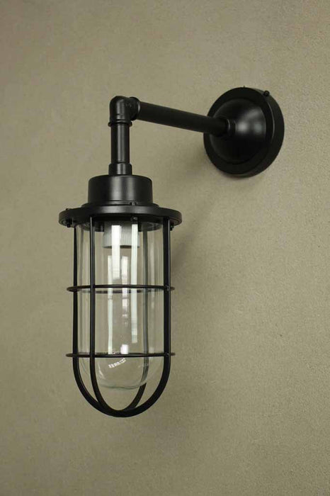 outdoor-wall-light-made-from-superior-steel-and-finished-in-matt-black