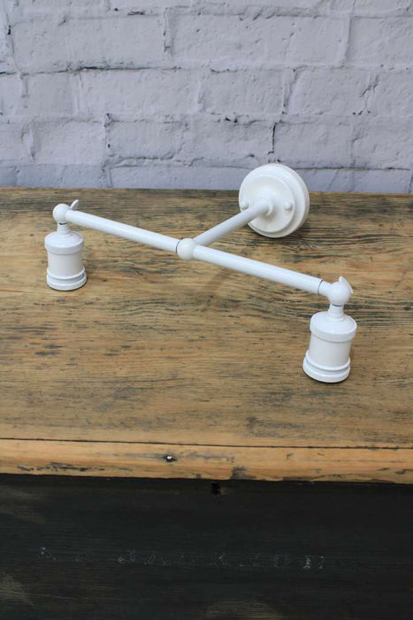 Double swivel arm in white finish.