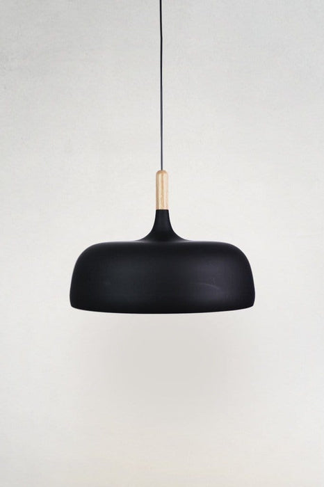 Pendant light with wood details in matt black finish